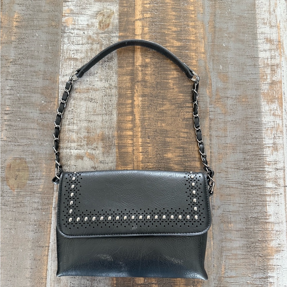 Chic Black Leather Shoulder Bag with Chain Strap